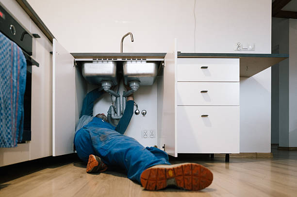 Professional Leak Detection technician working in Winthrop Harbor, IL
